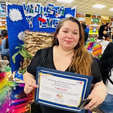 woman_holding_certificate